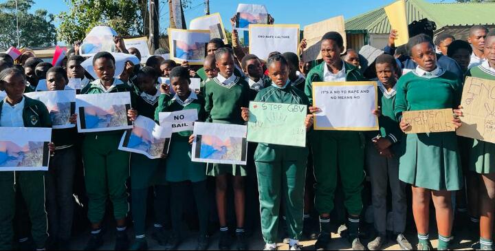 Hlamandana senior secondary school grade 9 learners and teachers joined the march - Image/Onele SivukaHlamandana senior secondary school grade 9 learners and teachers joined the march - Image/Onele Sivuka