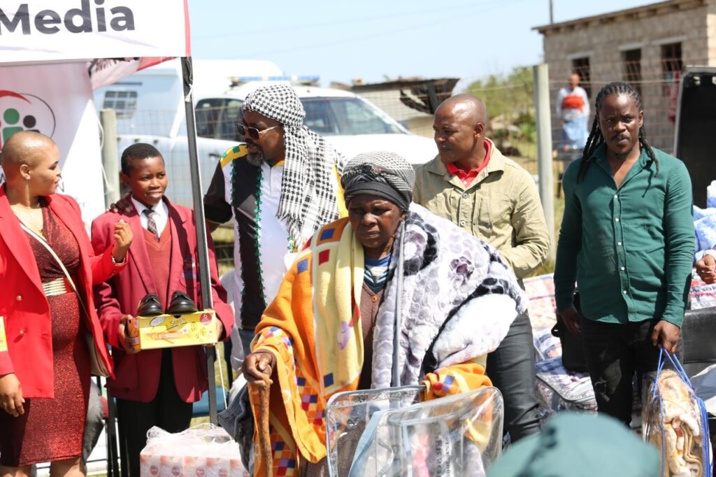 KHIWA’s MEDIA SPREAD THE SPIRIT OF UBUNTU BY GIVING OUT UNIFORM , SCHOOL SHOES & FOOD PARCELS.