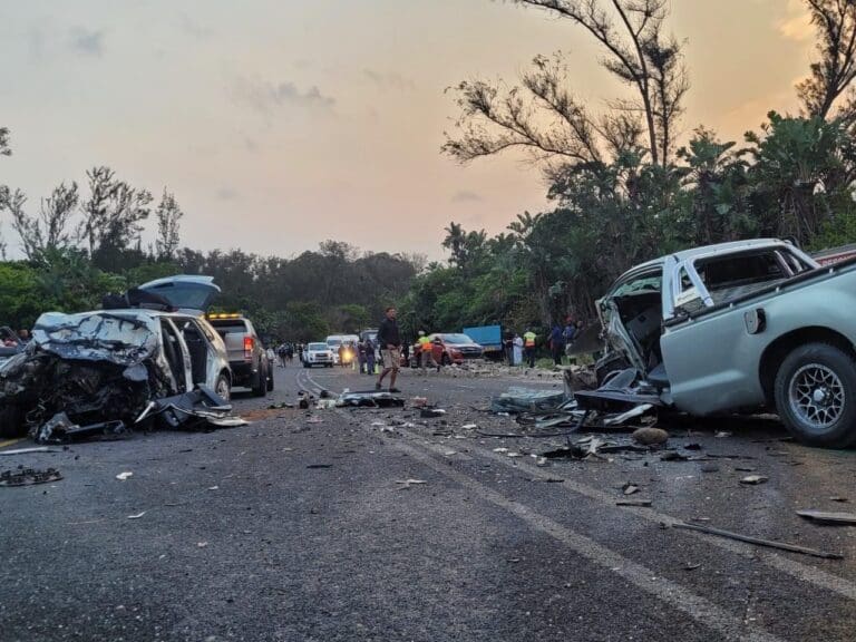 6, dead and 5 badly injured on a R61 multiple car accident.