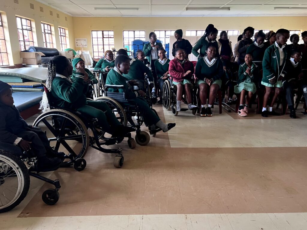 T he Betusile Mcinga Foundation and Nkokheli 'Volo Da Saint' Twabu held a charity drive at Vukuzenzele Special School where they gave away hygiene kits to the learners.