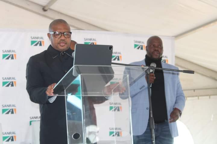 Mbalula closed the month of October by visiting uMsikaba Bridge for oversight