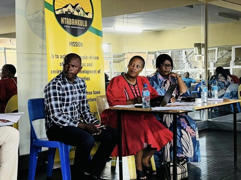 Ntabankulu Mayor Tsileng Sobuthongo welcomes department of transport on bridge building project