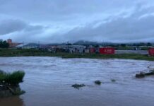 Flood warning: What rural Eastern Cape residents must do before heavy rain hits Komani River had an overflow because of the heavy rain that occurred in the early hours of Wednesday 08 February 2023. Low-lying areas were the most affected by the flooding. People that are affected from Silvertown informal settlements were evacuated from their homes, with the help from disaster management team of Chris Hani District Municipality. Gali Thembani Special School is used as a shelter for those that are affected by the rain. Eastern Cape Department of Health said due to power outage in the area, Frontier Hospital has been affected and is currently operating with backup generators.