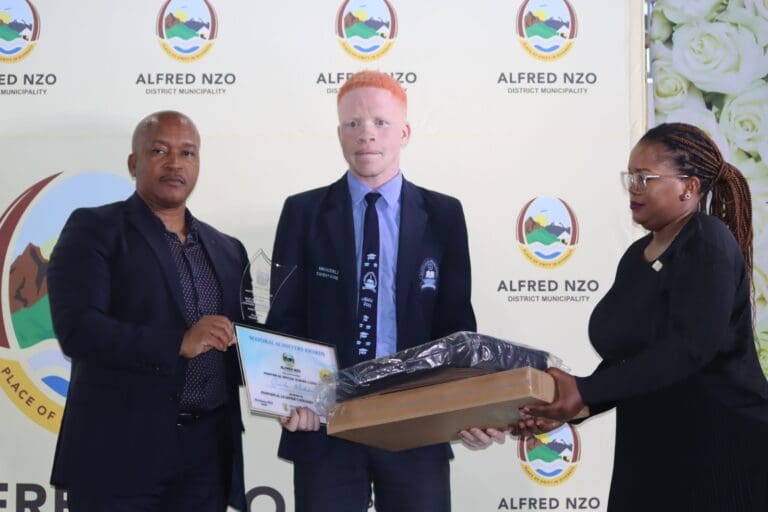 KUWONGWE ABESITHILI SE ALFRED NZO
