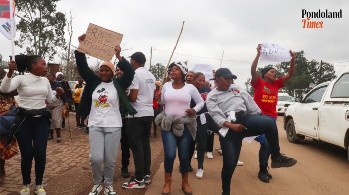 WATCH: Mhlanga community came in numbers to support a victim of GBV who was allegedly raped by a police