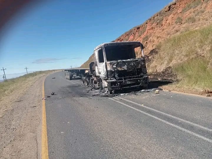 Residents of Gxwaleni location have embarked on a strike, disturbing the flow of traffic on the R394 route which links the R61 route and N2, between Magusheni and Phakade.
