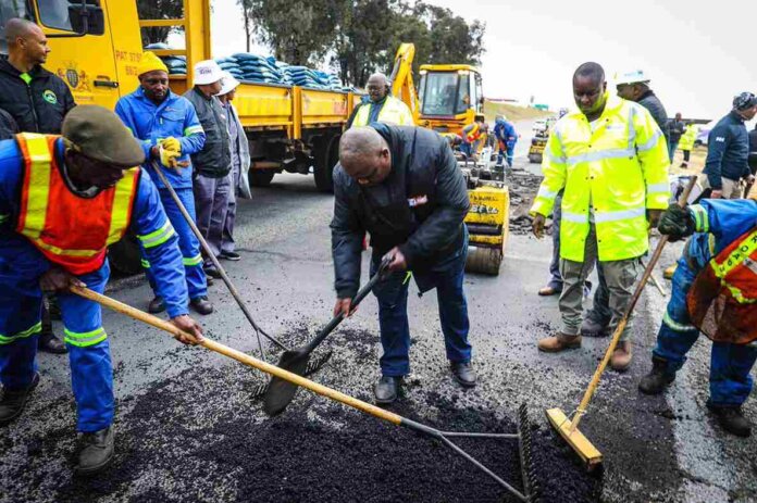 Buffalo City’s road soldiers take fight to potholes as part of Vala Zonke rollout 