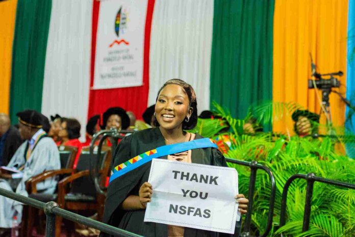Grateful Graduate’s ‘Thank You NSFAS’ Sign Sparks Nationwide Praise