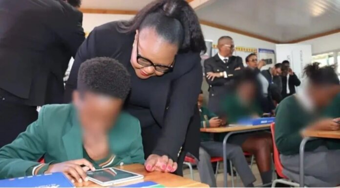 Glenvista Primary Learners Step Into Digital Era Smart Tablet Rollout Glenvista Primary Learners Step Into Digital Era With Smart Tablet Rollout