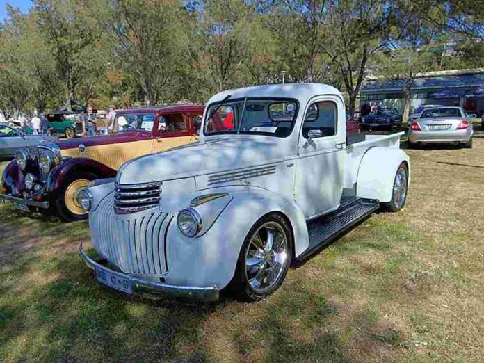 Hot Rodded 1940s Chevy Pick Up 11zon 1 Santos Beach Auto Extremo Returns to Mossel Bay With Coastal Flair