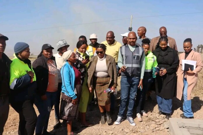 Kumkani Mhlontlo delivers upgraded mthozela road early