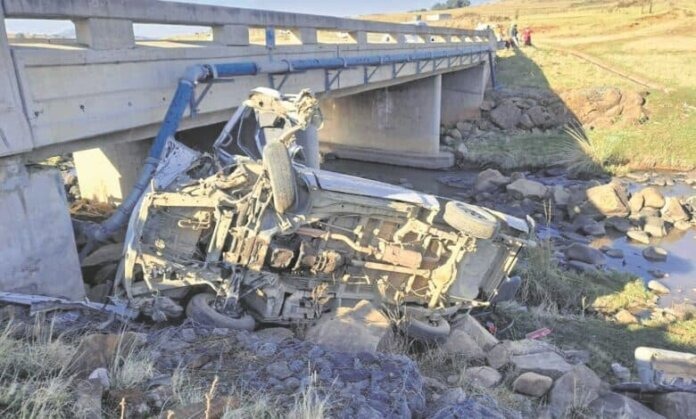 Taxi Crash At Kwakhetha Bridge taxi crash at kwakhetha bridge
