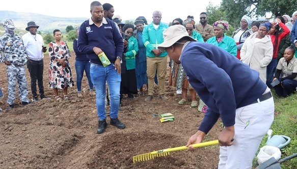 DoA Delivers Water Support to Nqanqarhu Farmers