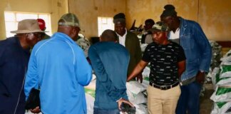 Kumkani Mhlontlo Local Municipality delivers fertilizers to the community