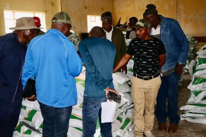 Kumkani Mhlontlo Local Municipality delivers fertilizers to the community