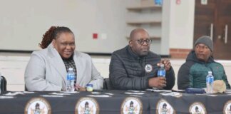 Mayor Hands Over 100 Business Certificates to Local Entrepreneurs Mayor Hands Over 100 Business Certificates to Local Entrepreneurs