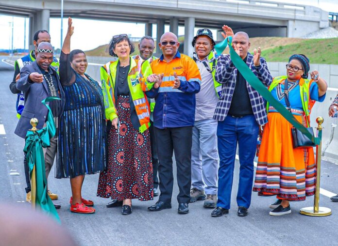 Minister Creecy Opens Ndabakazi N2 Interchange Minister Creecy Opens Ndabakazi N2 Interchange