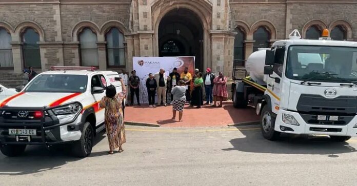 Sarah Baartman District Municipality hand over two essential vehicles for service delivery at Makana Local Municipality