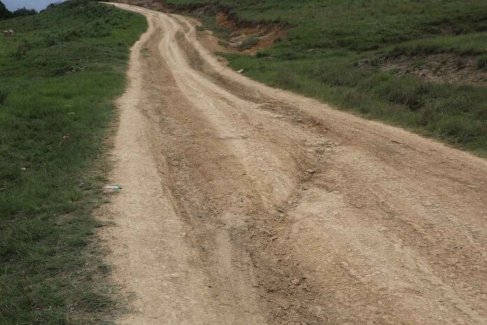 Umzimvubu Municipality Hands Over Contractor for Thwa Road Project