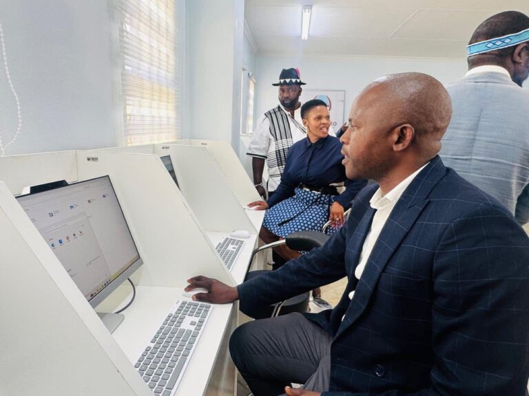 Alfred Nzo Hands Over IT Centre to Ward 05 Community