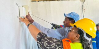 Mayor Ndevu Monitors Sogoni Electrification Project During PR Week Mayor Ndevu Monitors Sogoni Electrification Project During PR Week