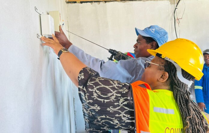 Mayor Ndevu Monitors Sogoni Electrification Project During PR Week Mayor Ndevu Monitors Sogoni Electrification Project During PR Week