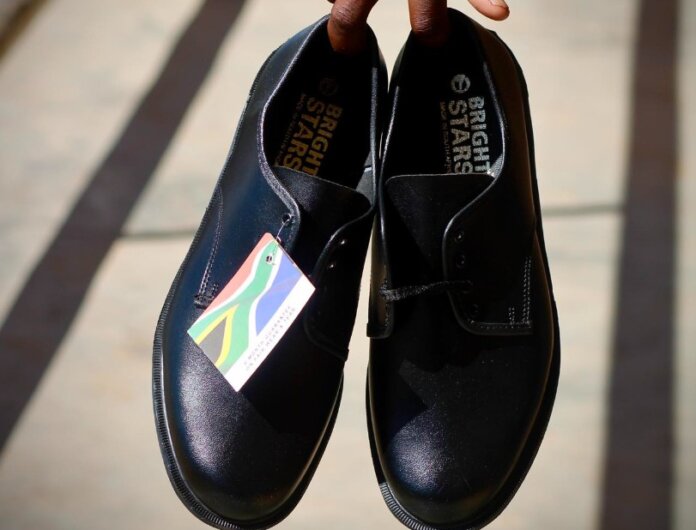 Amathole Municipality Donates School Supplies To Dalubuhle High (3) Amathole Municipality Donates School Supplies to Dalubuhle High (3)