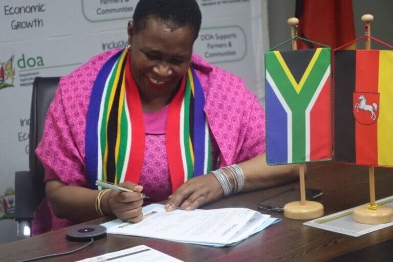 Eastern Cape Agriculture MEC, Nonceba Kontsiwe signed a Memorandum of Understanding with the Ministry for Food