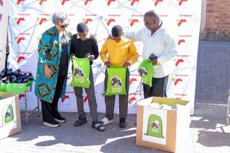 Transnet has donated more than 4,000 pairs of school shoes to learners in disadvantaged communities across South Africa (1)