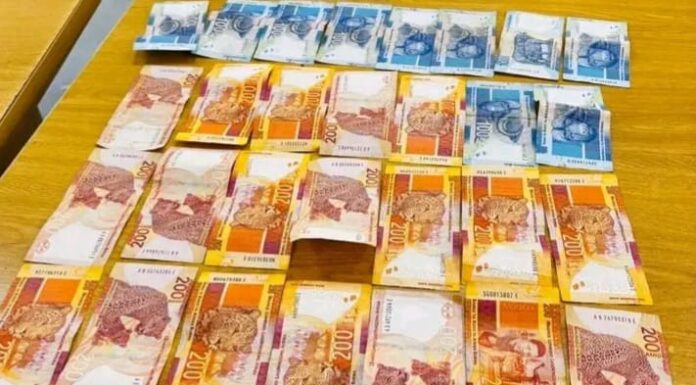 OR Tambo police reject bribe, arrest armed suspect OR Tambo police reject bribe, arrest armed suspect